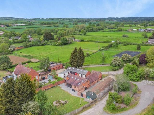 House for sale in Hanbury, Crookhill