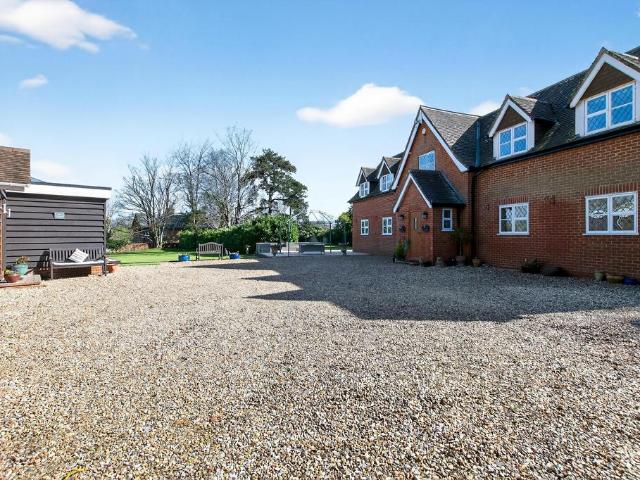 House for sale in Holdenhurst, Bournemouth