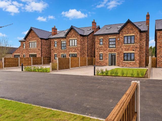 House for sale in Rixton-with-Glazebrook, Hollins Green
