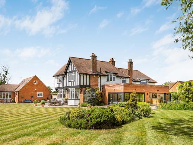 House for sale in Hertford, Colliers End