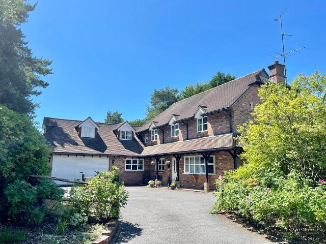House for sale in Washington, Horsham