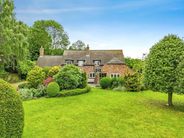 House for sale in Barton In Fabis, East Midlands