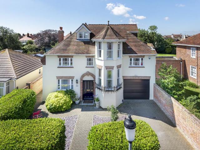 House for sale in Frinton and Walton, Dale Hill