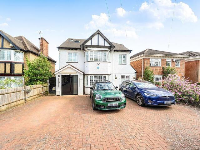 House for sale in Harrow Weald, Greater London
