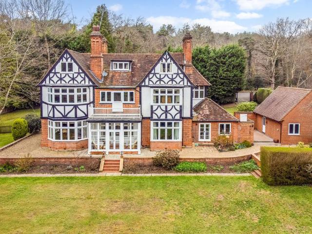 House for sale in Old Dean, Heol-las