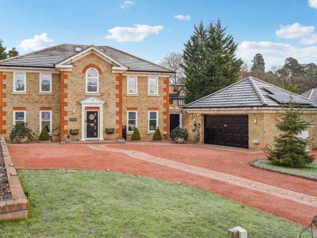 House for sale in Gerrards Cross, Tatling End