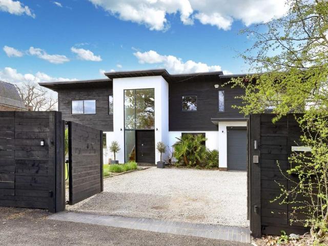 House for sale in Beaconsfield, Penn Bottom
