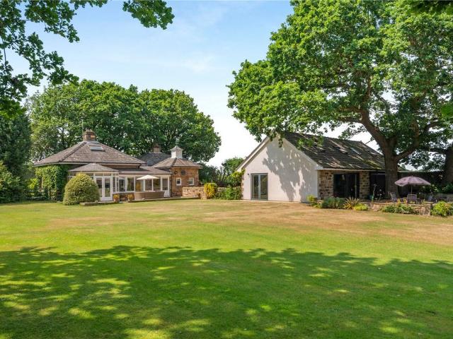 House for sale in Newmillerdam, West Yorkshire