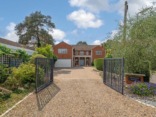 House for sale in Farnham Common, Buckinghamshire