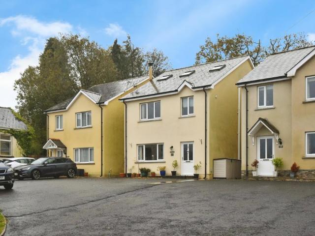 House for sale in Cwmamman, Garnant