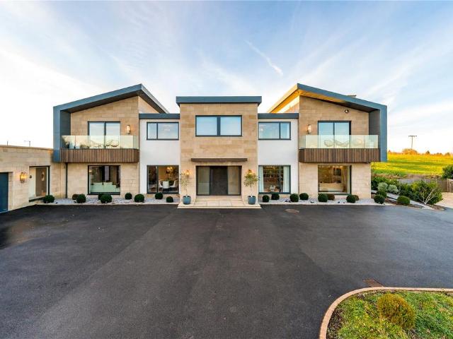 House for sale in Grange Moor, West Yorkshire