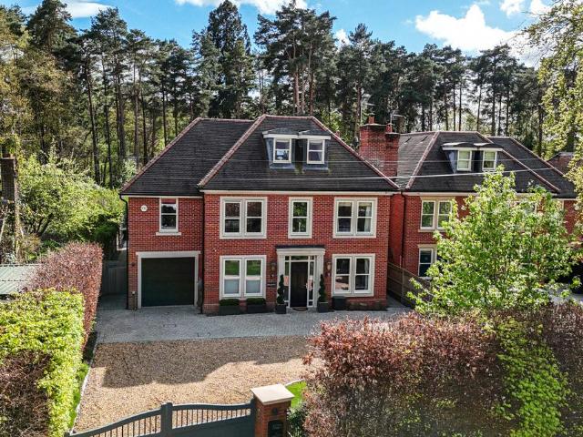 House for sale in Buckler's Park, Crowthorne