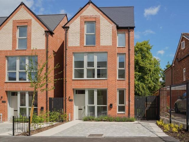 House for sale in Georgia, Greater Manchester