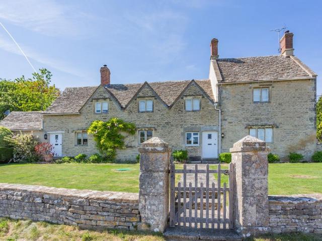 House for sale in Fossebridge, Gloucestershire