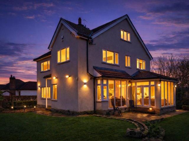 House for sale in Cottingley, West Yorkshire