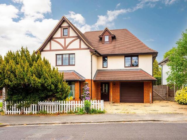 House for sale in Horsell, Woking