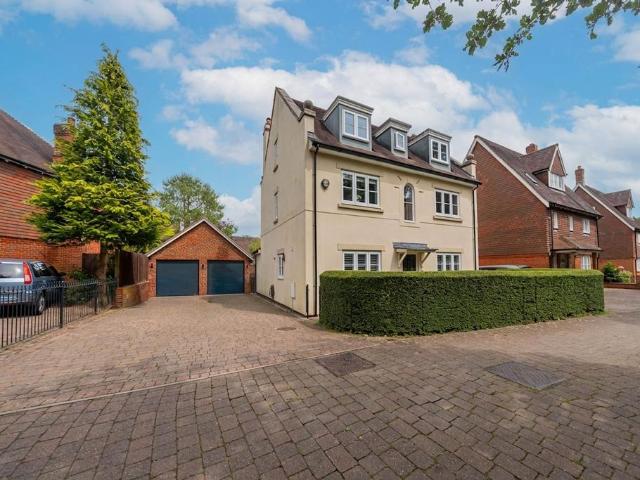 House for sale in Bolnore Village, Perryfields