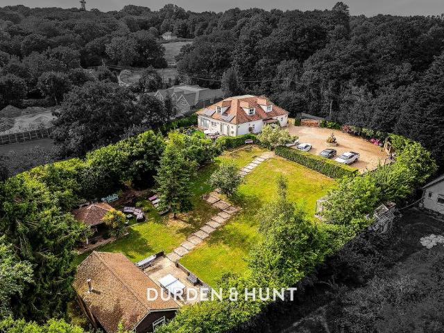 House for sale in Lee Chapel, Essex