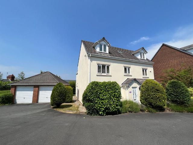 House for sale in Cimla, Neath