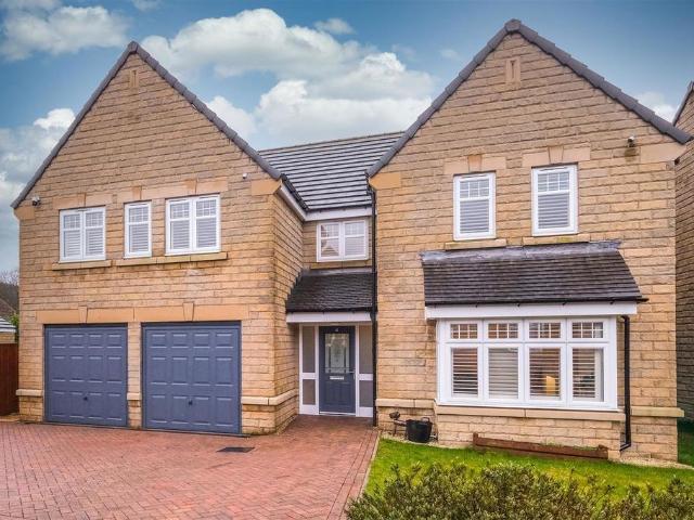 House for sale in Lindley, West Yorkshire