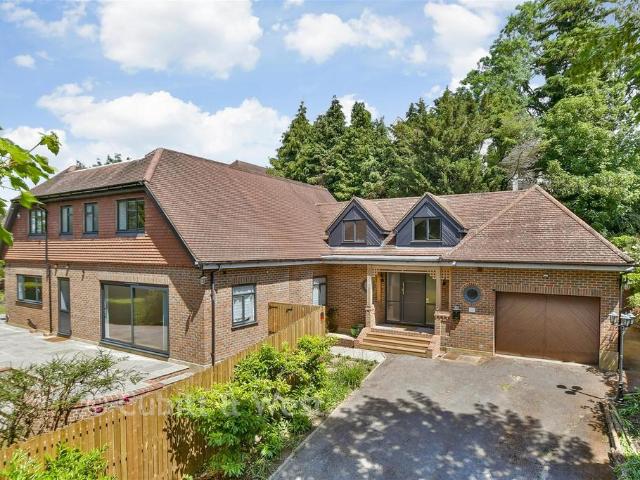 House for sale in London Borough of Croydon, Kenley