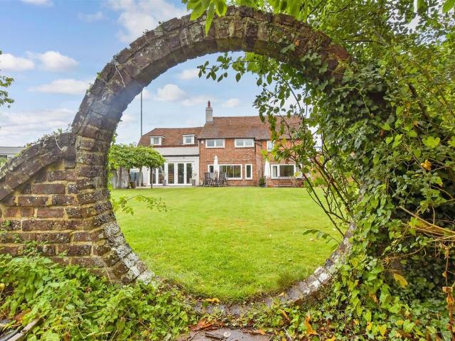 House for sale in Littlecote, West Sussex