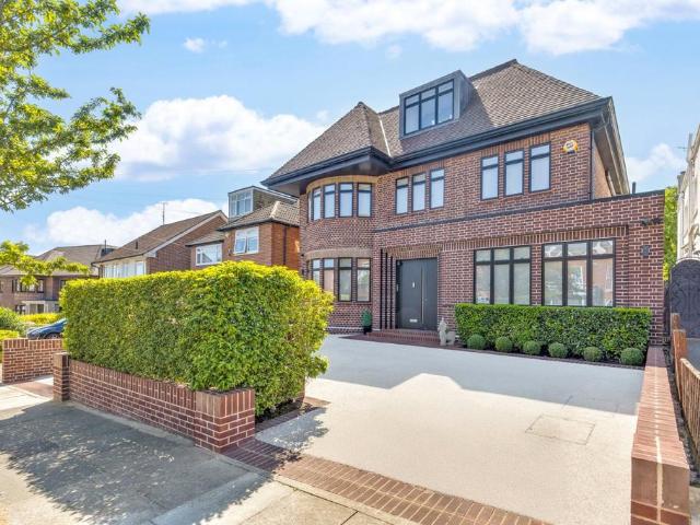 House for sale in Temple Fortune, Greater London