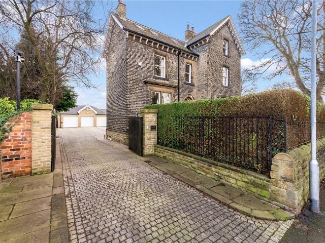 House for sale in Horbury, West Yorkshire