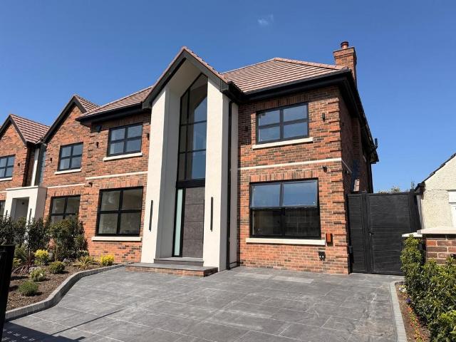 House for sale in Kenton, Greater London