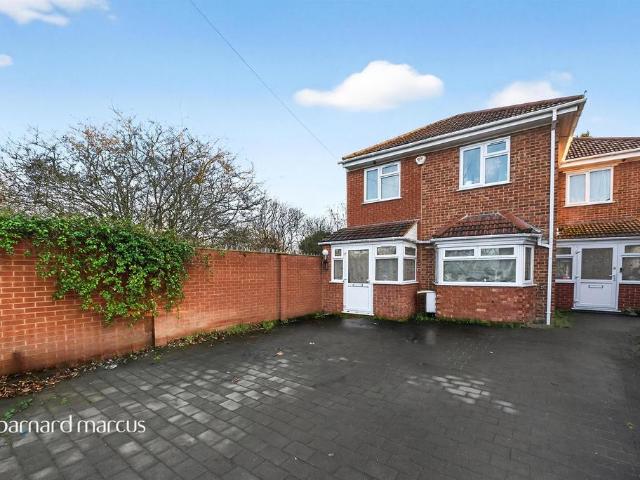 House for sale in London Borough of Hounslow, Feltham