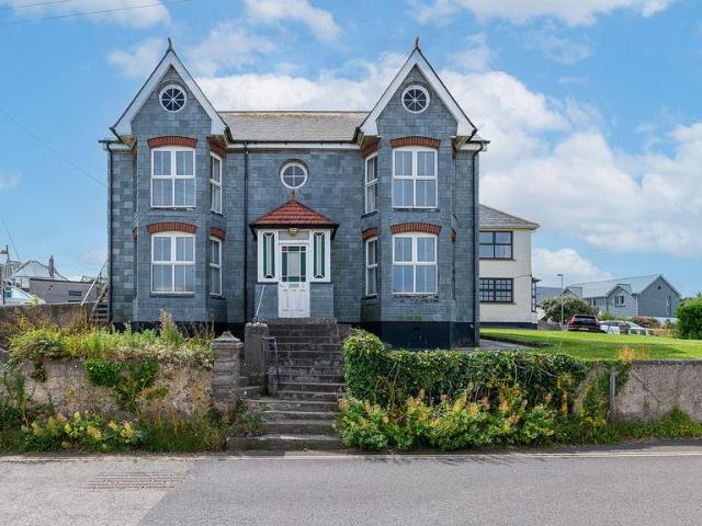 Land for sale in Port Gaverne