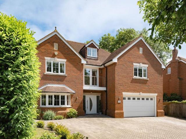 House for sale in Aston Clinton, Buckinghamshire