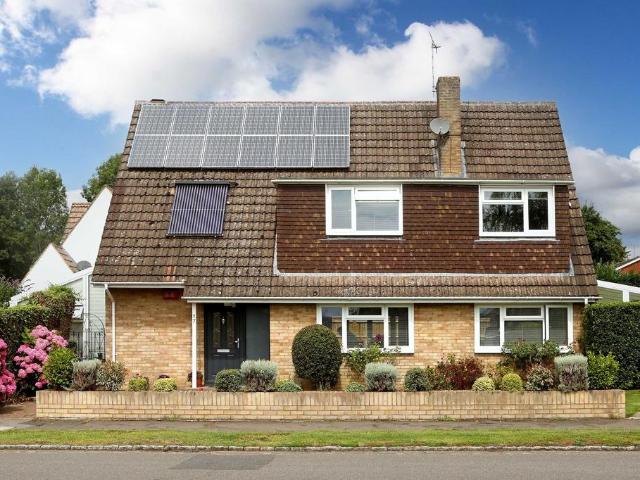 House for sale in Penn, Knotty Green