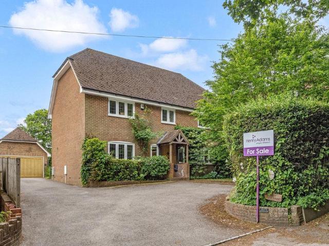 House for sale in Horsham, West Sussex