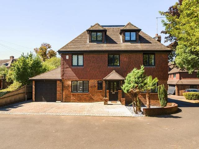 House for sale in Ashtead Park, Pachesham Park