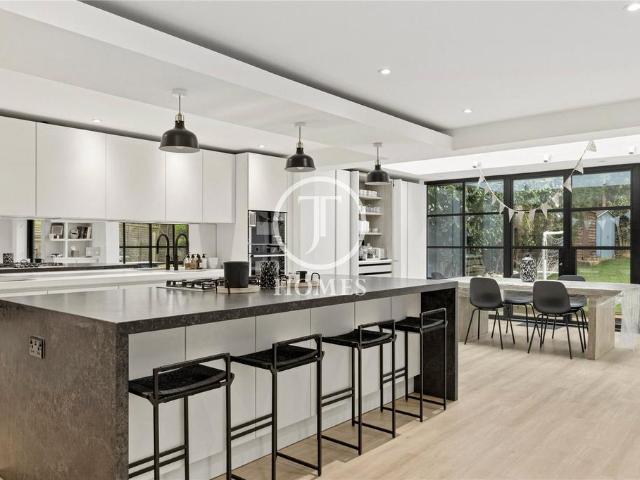 House for sale in Hendon Central, The Hyde