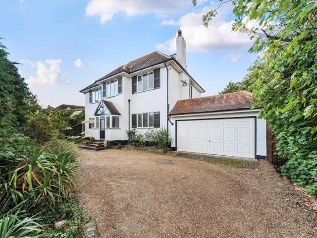 House for sale in Roundshaw, Greater London