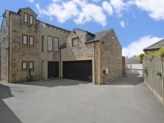House for sale in Shelf, West Yorkshire