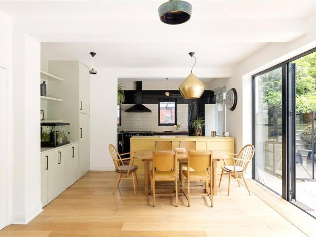 House for sale in Brondesbury, Greater London
