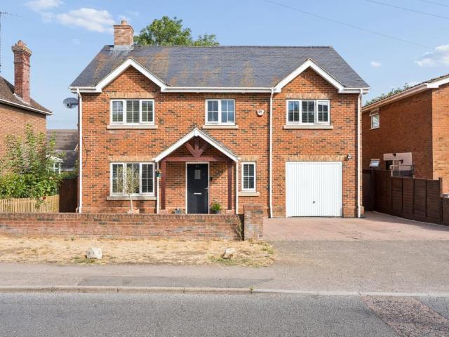 House for sale in Barton-le-clay, Bedfordshire