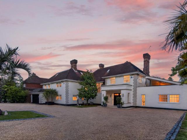 House for sale in Hadley Wood, Greater London