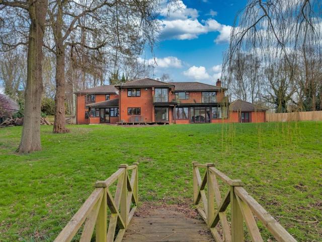 House for sale in Aspley Guise, Bedfordshire