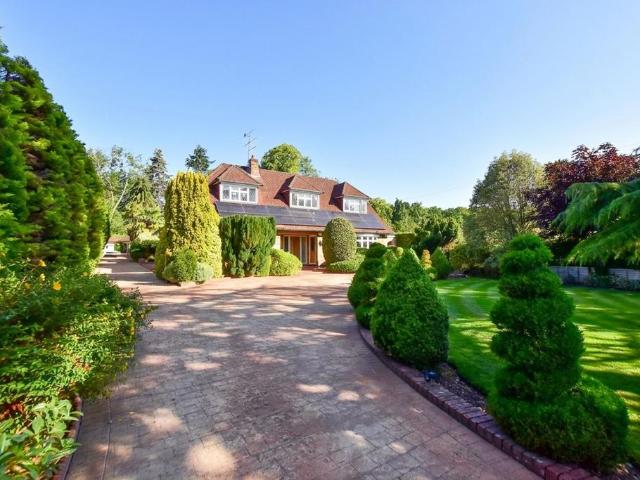 House for sale in Pouchen End, Hertfordshire