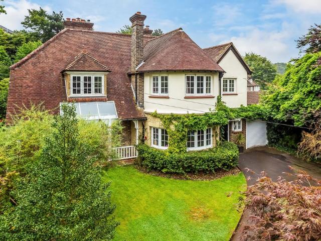 House for sale in Oxted, Hillview