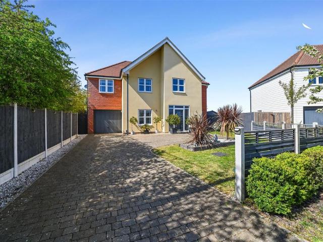 House for sale in Dale Hill, Essex