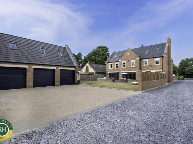 House for sale in Edenthorpe, South Yorkshire