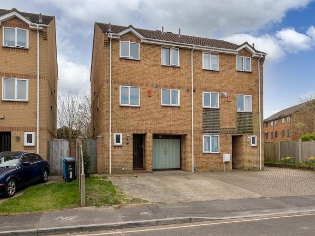 House for sale in Alder Hills, Poole