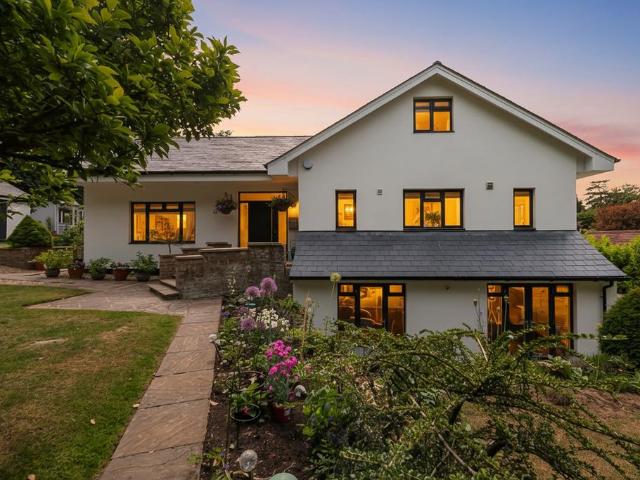 House for sale in Hillview, Surrey