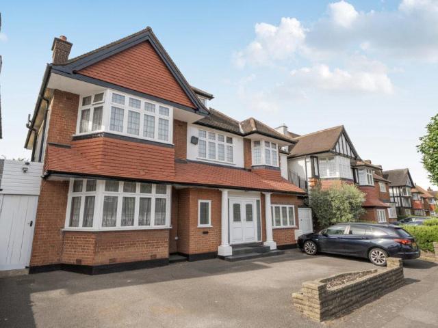 House for sale in London Borough of Ealing, Park Royal