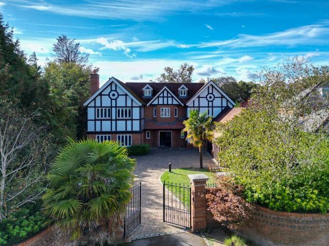 House for sale in Denham, Gerrards Cross and Chalfonts Community Board, Gerrards Cross